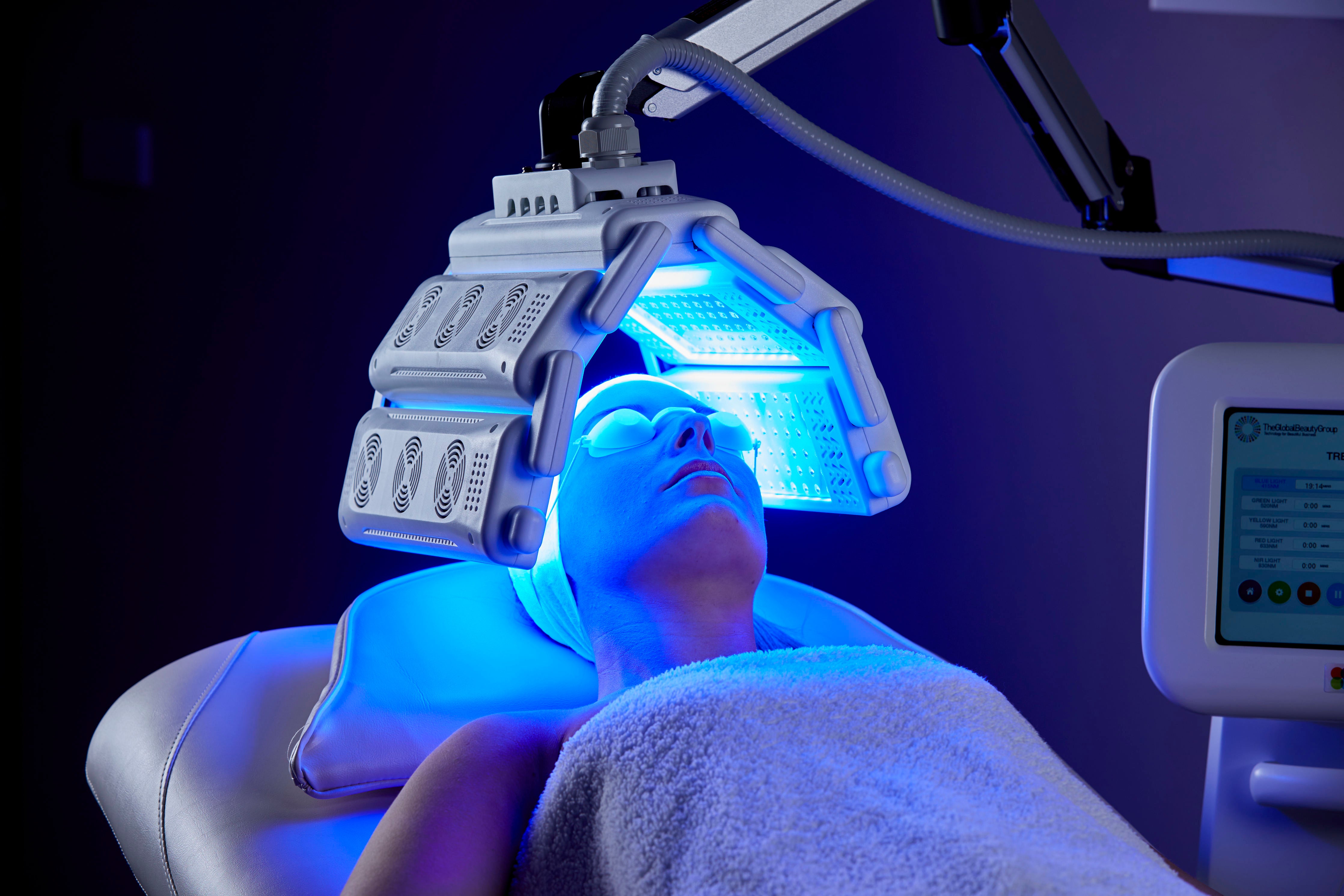 LED Light Therapy Facial, Neck & Décolletage