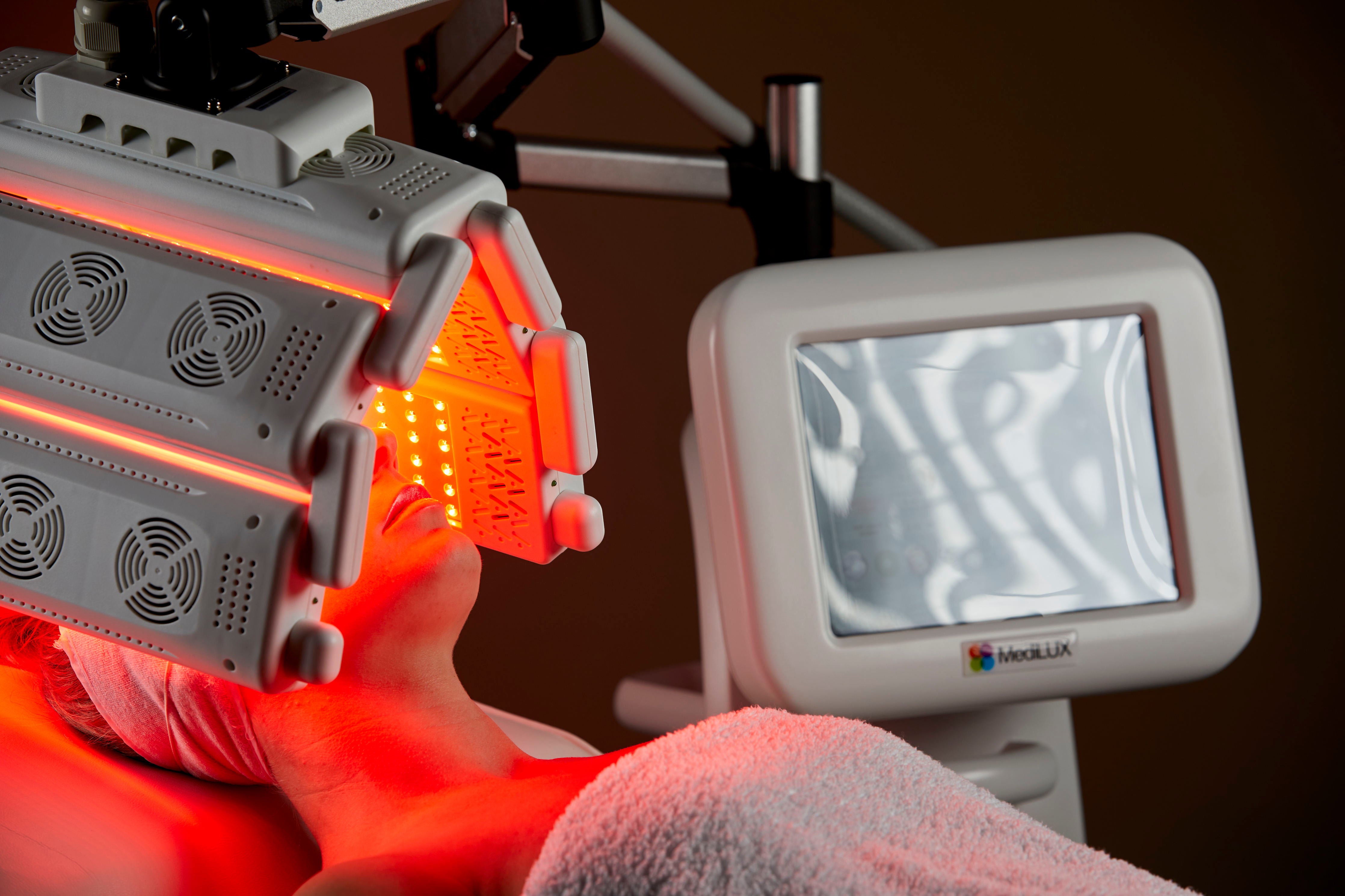 LED Light Therapy Facial, Neck & Décolletage